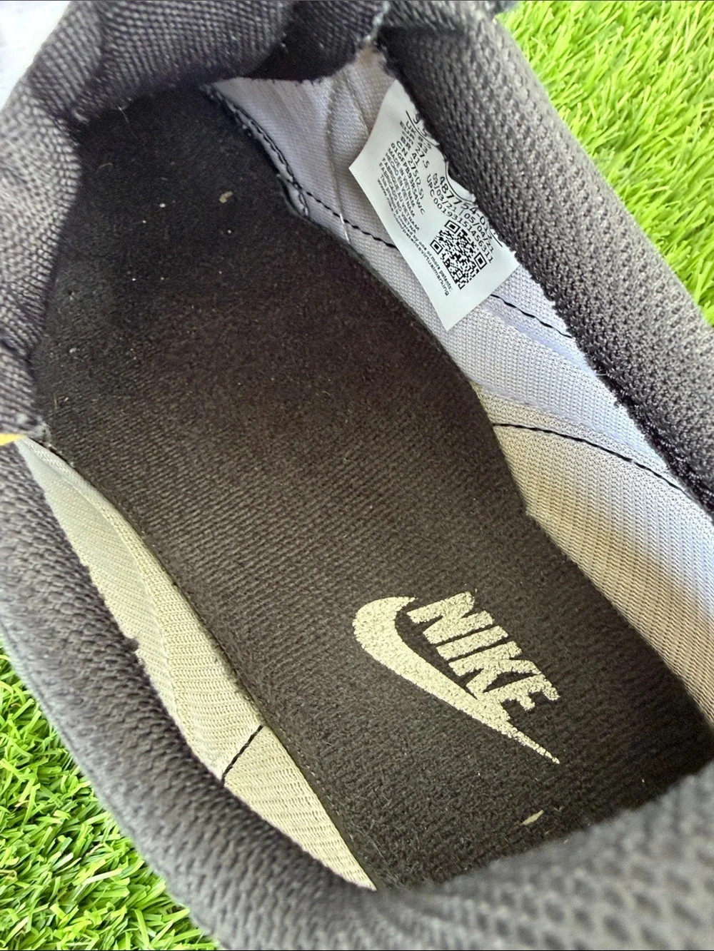 Nike Men’s Black and White Casual Retro Sneakers